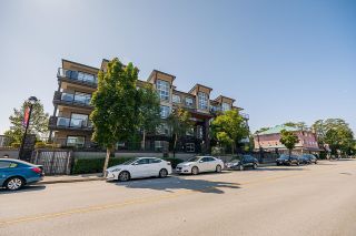 Photo 1: 405 20630 DOUGLAS Crescent in Langley: Langley City Condo for sale in "BLU" : MLS®# R2735997