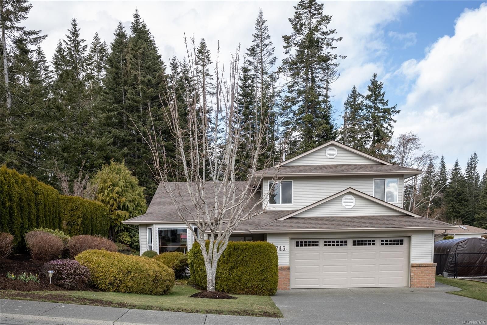 Main Photo: 1743 Trumpeter Cres in Courtenay: CV Courtenay East House for sale (Comox Valley)  : MLS®# 897616