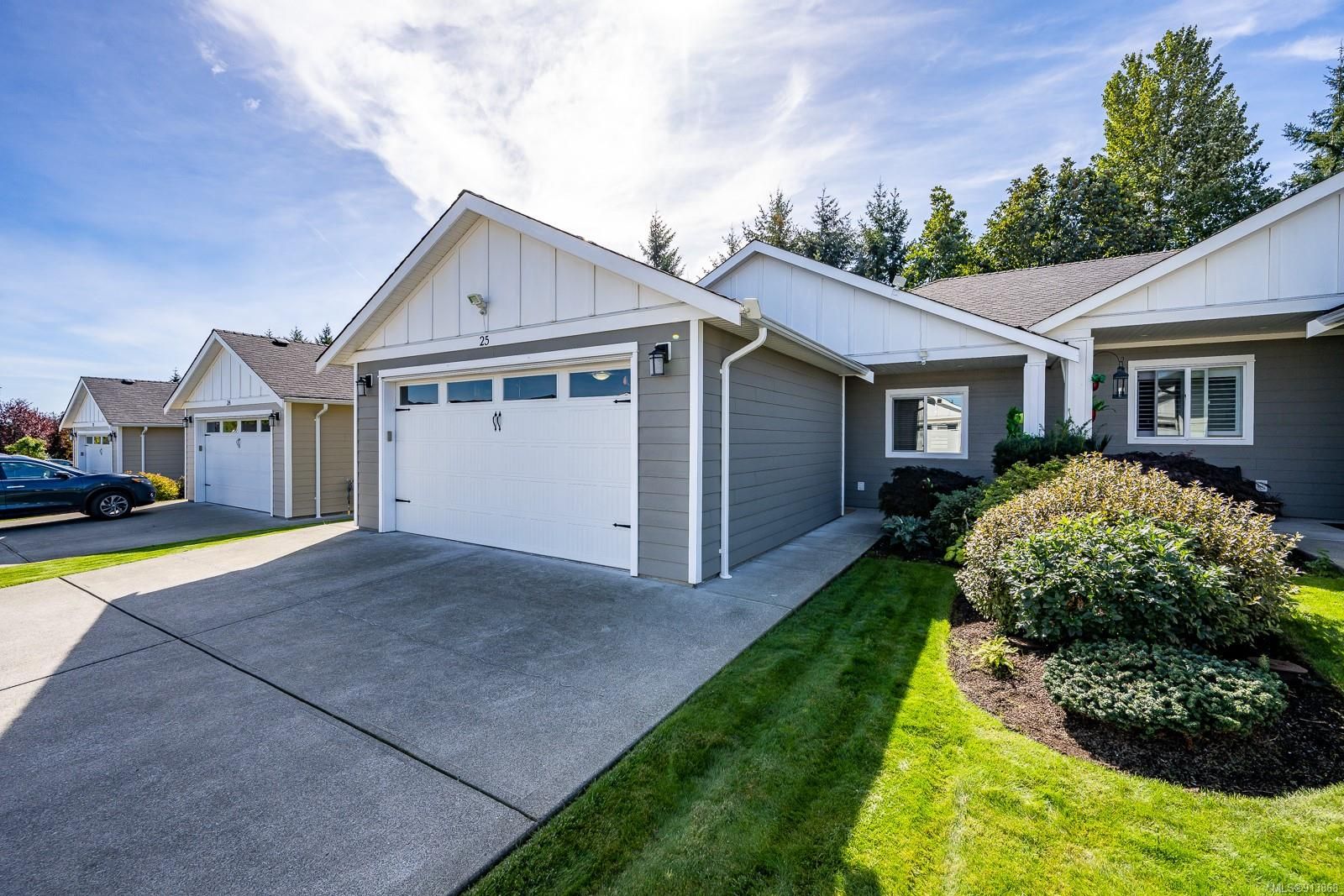 Main Photo: 25 3647 Vermont Pl in Campbell River: CR Willow Point Row/Townhouse for sale : MLS®# 913868