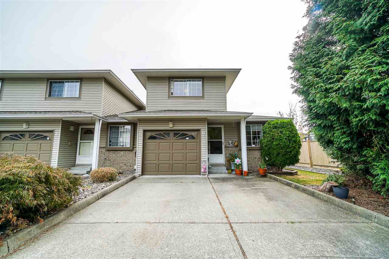 Main Photo: 10 19270 119 Avenue in Pitt Meadows: Central Meadows Townhouse for sale in "MCMYN ESTATES" : MLS®# R2403650