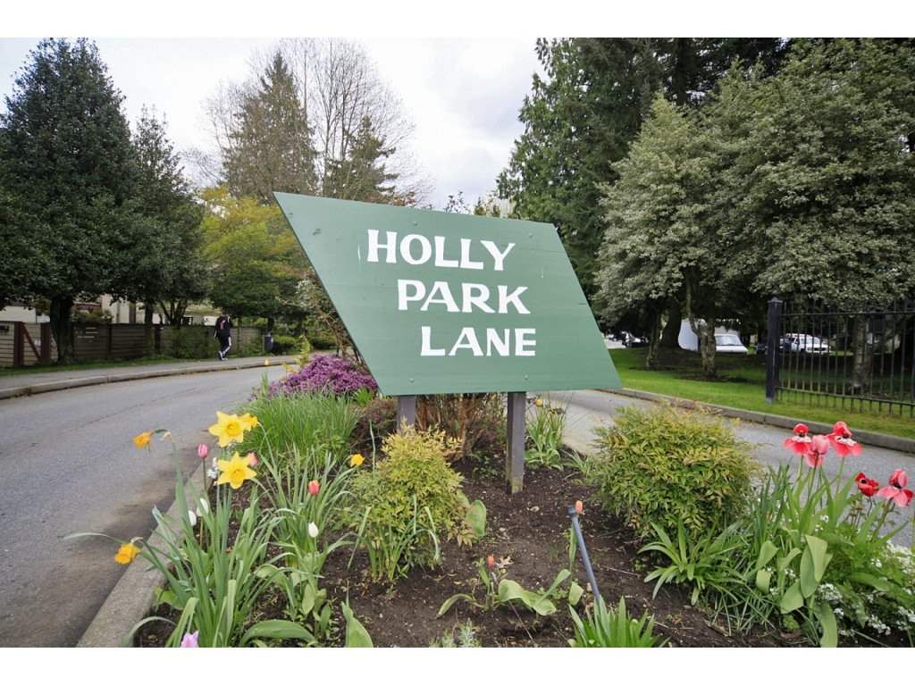 Main Photo: 14827 HOLLY PARK Lane in Surrey: Guildford Townhouse for sale in "Holly Park Lane" (North Surrey)  : MLS®# R2229455