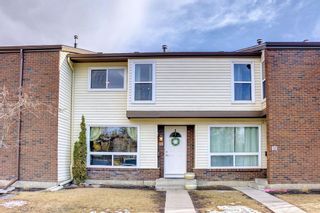 Photo 2: 53 5625 Silverdale Drive NW in Calgary: Silver Springs Row/Townhouse for sale : MLS®# A1201684