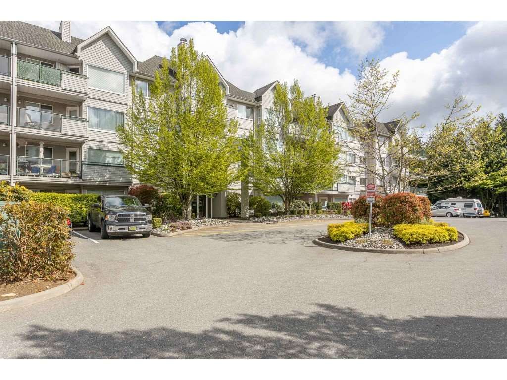 Main Photo: 406 33718 KING ROAD in : Central Abbotsford Condo for sale : MLS®# R2451475