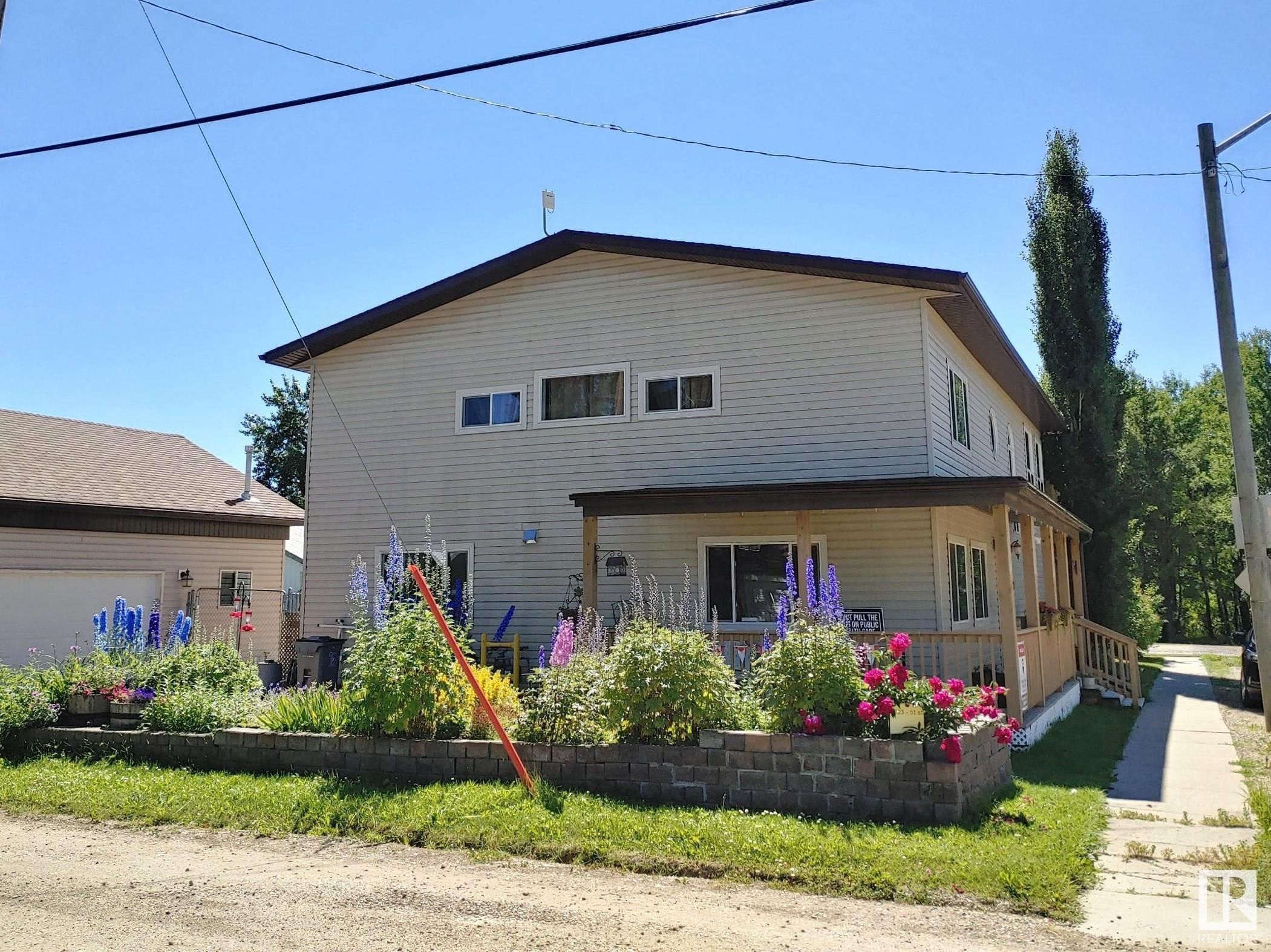 Main Photo: 5023 51 Street: Breton House for sale : MLS®# E4279498