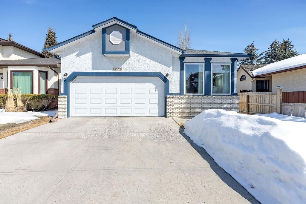 Main Photo: 713 Woodbriar Place SW in Calgary: Woodbine Detached for sale : MLS®# A2036162