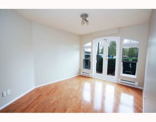 Photo 5: 104 1562 W 5TH Avenue in Vancouver: False Creek Condo for sale in "GRYPHON COURT" (Vancouver West)  : MLS®# V704834