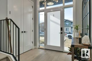 Photo 5: 8738 89 Avenue in Edmonton: Zone 18 House for sale : MLS®# E4383835