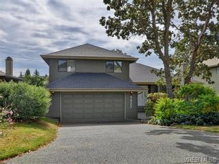 Photo 1: 4027 Hopesmore Dr in VICTORIA: SE Mt Doug House for sale (Saanich East)  : MLS®# 742571