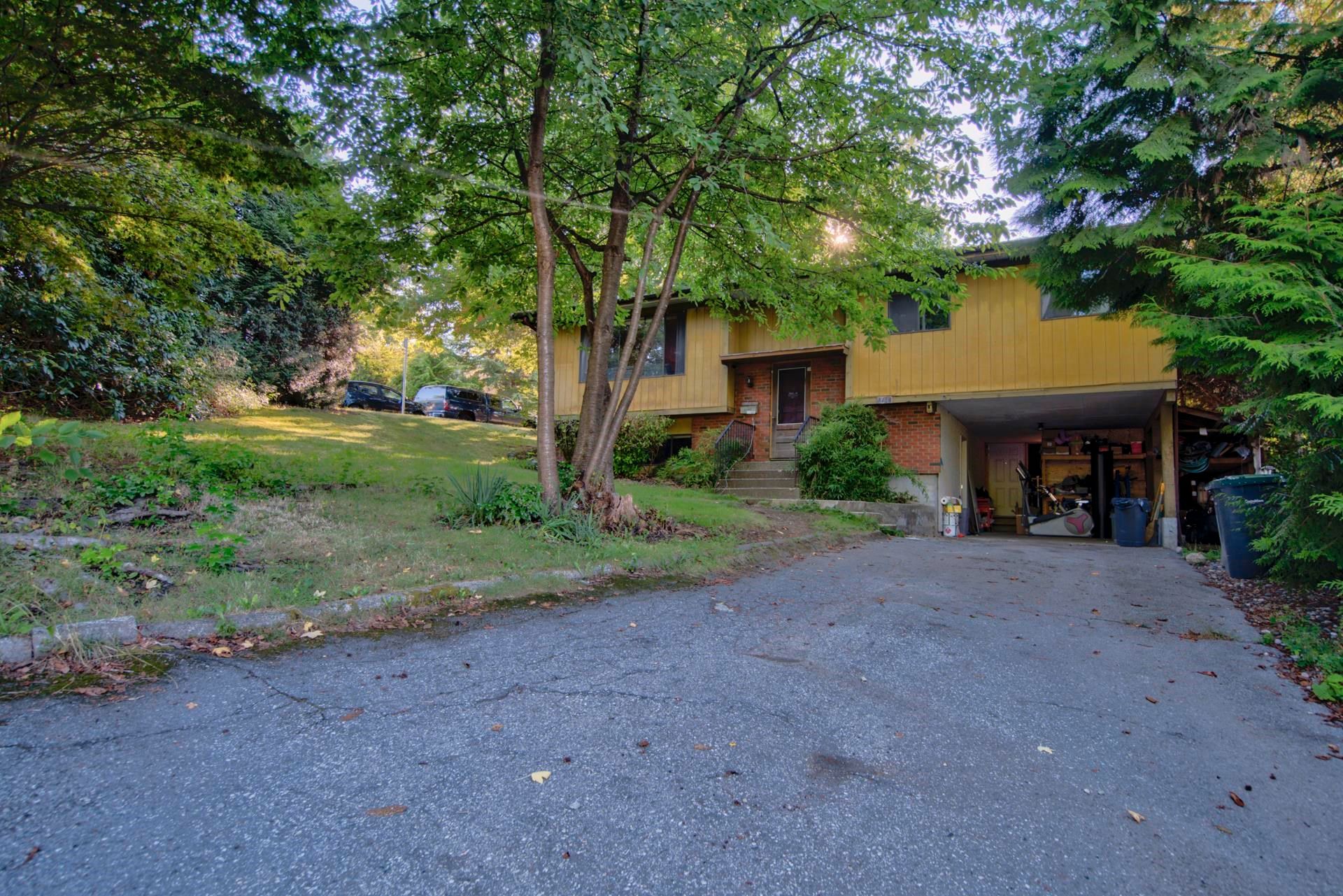 Main Photo: 3170 CAPSTAN Crescent in Coquitlam: Ranch Park House for sale : MLS®# R2617075