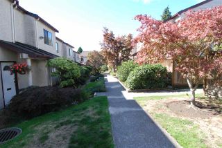 Photo 3: 13 230 W 14TH STREET in North Vancouver: Central Lonsdale Townhouse for sale : MLS®# R2110491