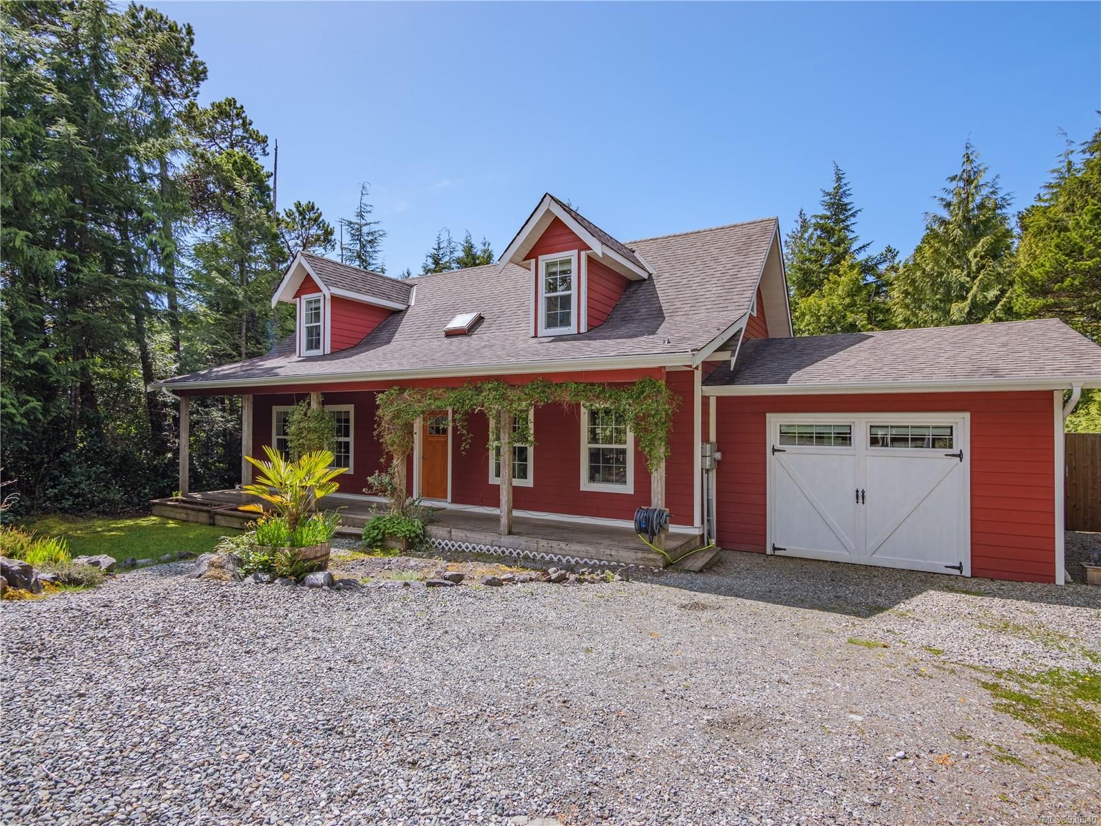 Main Photo: 812 Rainforest Dr in Ucluelet: PA Ucluelet House for sale (Port Alberni)  : MLS®# 930540