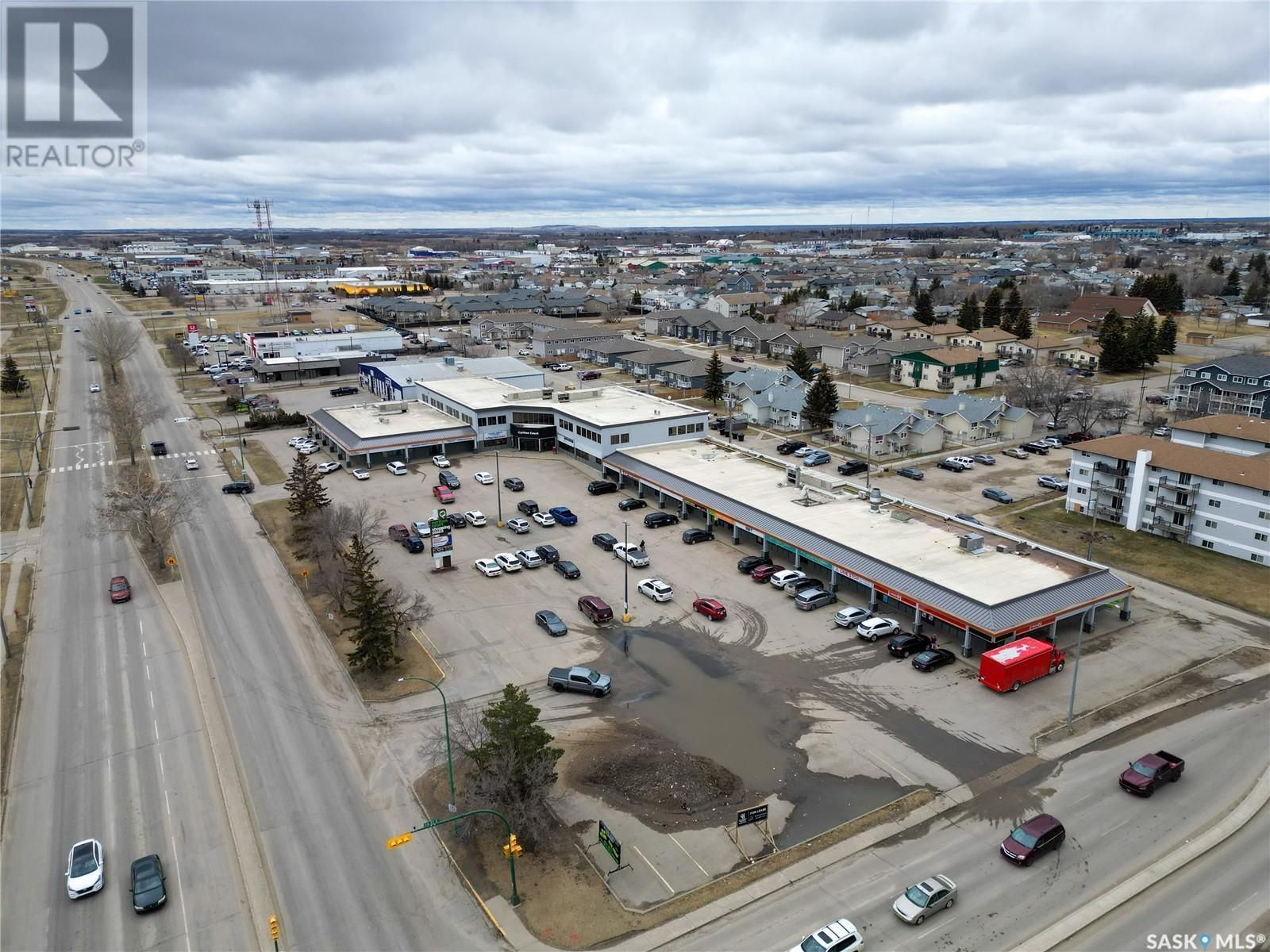 Main Photo: 125 2805 6th AVENUE E in Prince Albert: Retail for lease : MLS®# SK940731