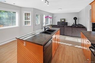 Photo 4: 795 Martin Rd in VICTORIA: SE High Quadra House for sale (Saanich East)  : MLS®# 804860