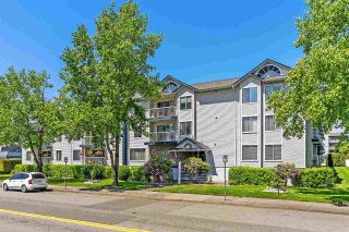 Photo 17: 301 17695 58 Avenue in Surrey: Cloverdale BC Condo for sale in "The Carriage House" (Cloverdale)  : MLS®# R2374276