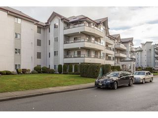 Photo 2: 203 2526 LAKEVIEW Crescent in Abbotsford: Central Abbotsford Condo for sale in "Mill Spring Manor" : MLS®# R2235722