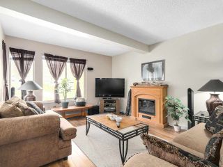 Photo 2: 1875 LILAC DRIVE in Surrey: King George Corridor Townhouse for sale (South Surrey White Rock)  : MLS®# R2144648