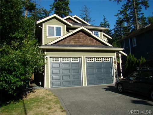 Main Photo: 210 Stoneridge Pl in VICTORIA: VR Hospital House for sale (View Royal)  : MLS®# 718015