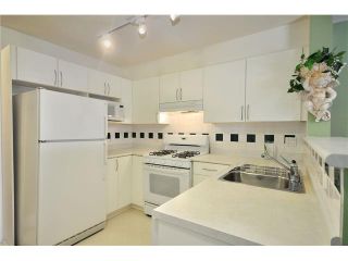 Photo 4: 208 688 E 16TH Avenue in Vancouver: Fraser VE Condo for sale in "VINTAGE EAST SIDE" (Vancouver East)  : MLS®# V850110