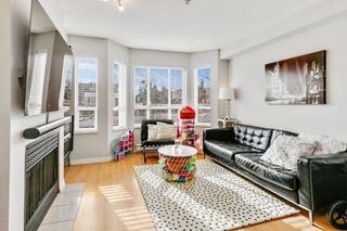 Photo 1: 312 2565 W BROADWAY in Vancouver: Kitsilano Townhouse for sale in "Trafalgar Mews" (Vancouver West)  : MLS®# R2768797