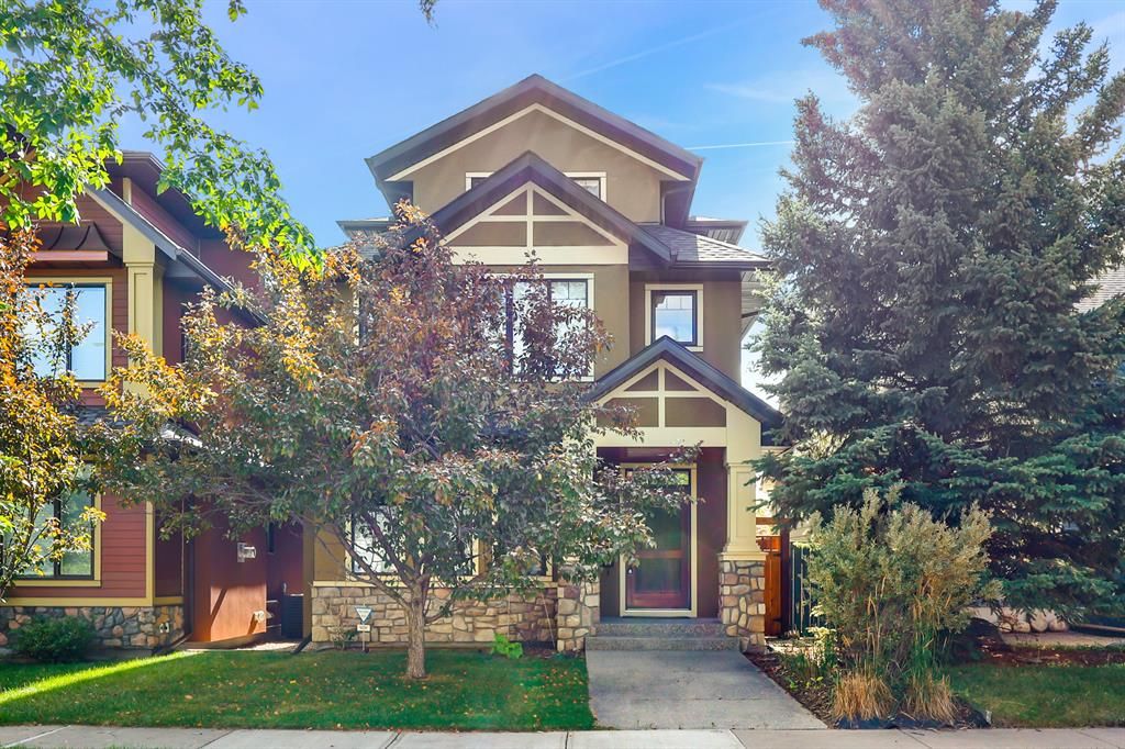 Main Photo: 1649 Westmount Road NW in Calgary: Hillhurst Detached for sale : MLS®# A2001616
