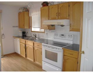 Photo 5: 59 APPLESTONE Park SE in CALGARY: Applewood Residential Detached Single Family for sale (Calgary)  : MLS®# C3326766
