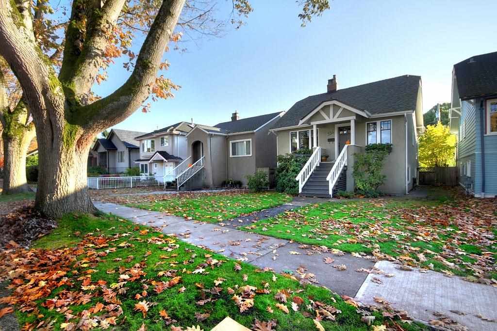 Main Photo: 936 E 21ST Avenue in Vancouver: Fraser VE House for sale (Vancouver East)  : MLS®# R2579085