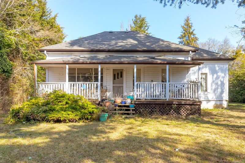 FEATURED LISTING: 379 Wain Rd North Saanich