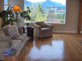 Photo 2: 3631 Yale Street in Vancouver: Hastings East Home for sale ()  : MLS®# V919497