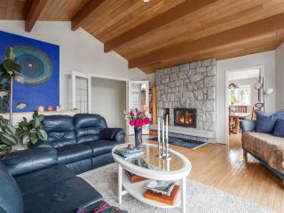 Photo 3: 1071 GLACIER VIEW Drive in Squamish: Garibaldi Highlands House for sale in "Garibaldi Highlands" : MLS®# R2153078