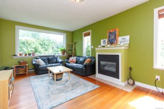 Photo 3: 3168 Jackson St in Victoria: Vi Mayfair House for sale : MLS®# 853541