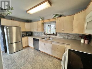 Photo 6: 1392 SAM TOY AVENUE in Quesnel: House for sale : MLS®# R2825526
