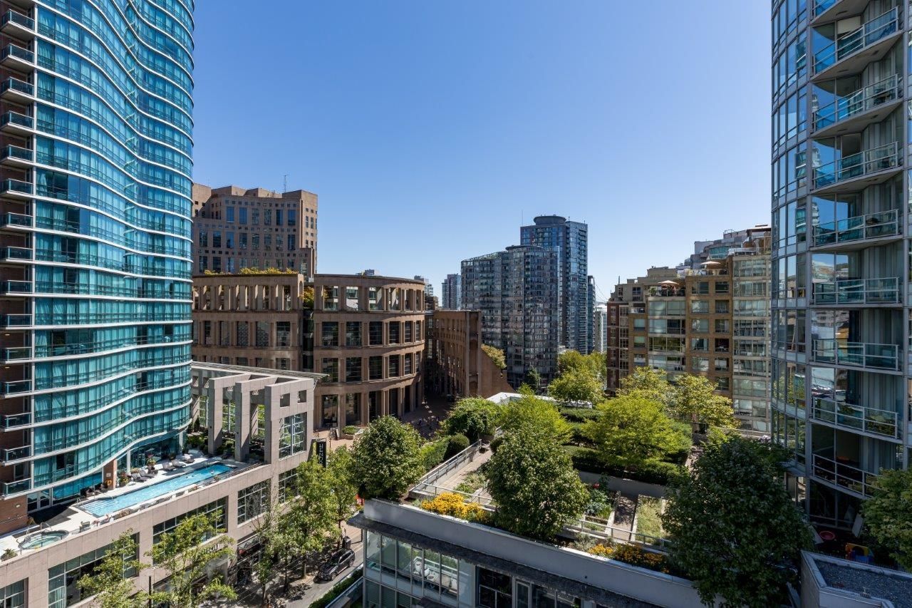 Main Photo: 906 480 ROBSON Street in Vancouver: Downtown VW Condo for sale in "Robson And Richard's" (Vancouver West)  : MLS®# R2731468
