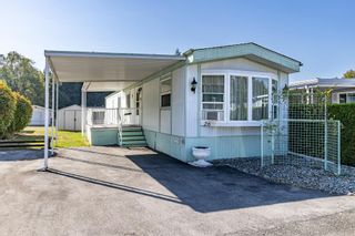 Photo 2: 26 2270 196 Street in Langley: Brookswood Langley Manufactured Home for sale in "PINE RIDGE PARK" : MLS®# R2820366
