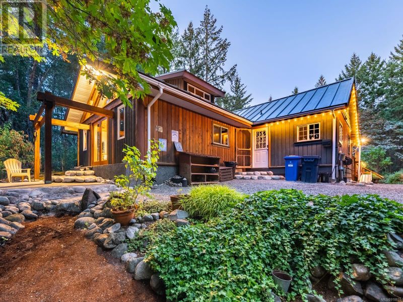 FEATURED LISTING: 13740 Long Lake Road Ladysmith