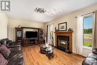 Photo 2: 1981 PLAINHILL DRIVE in Ottawa: House for sale : MLS®# 1387095