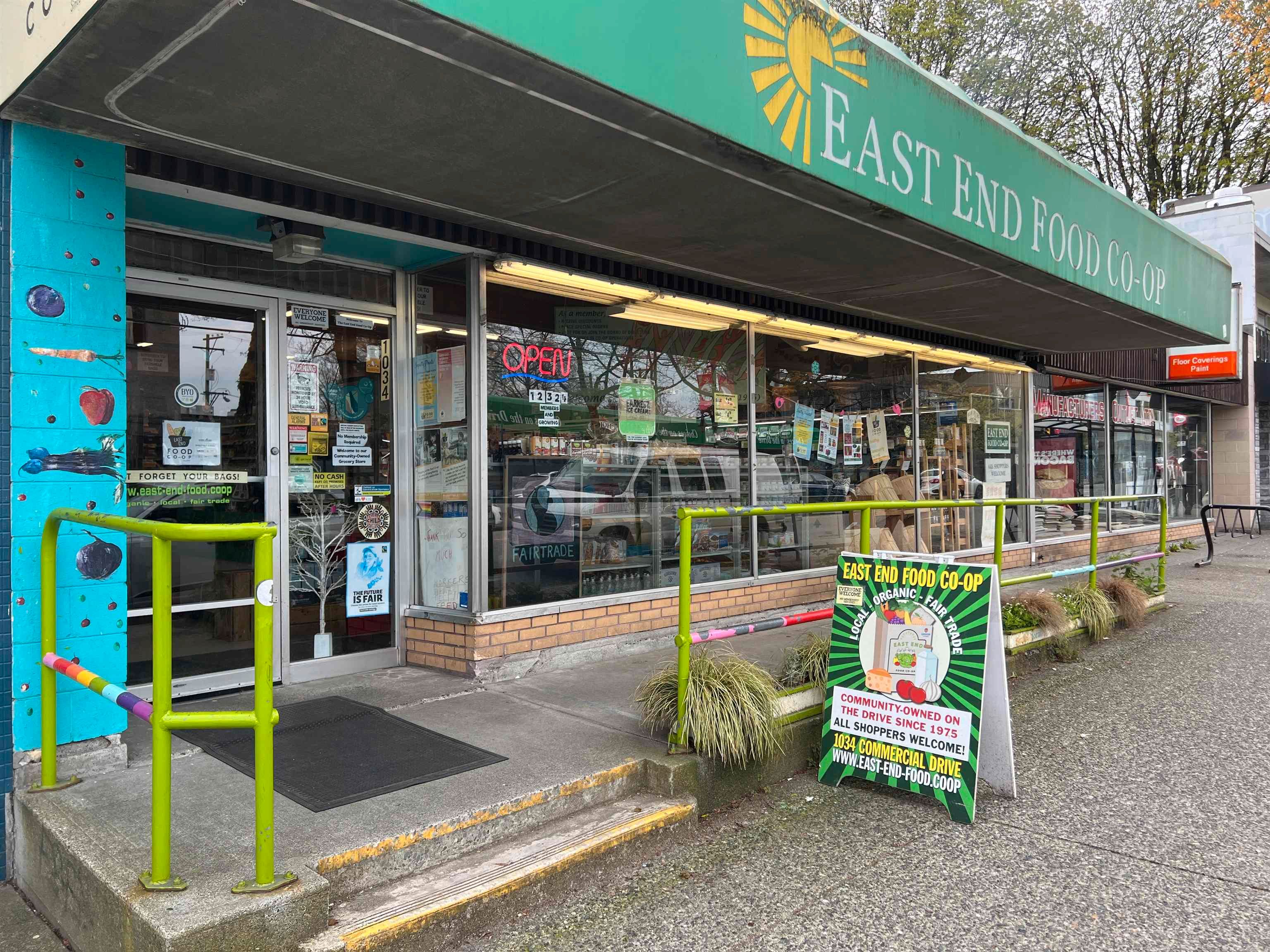 Main Photo: 1034 COMMERCIAL Drive in Vancouver: Grandview Woodland Business for sale (Vancouver East)  : MLS®# C8044142