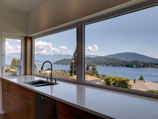 Photo 1: 537 ABBS Road in Gibsons: Gibsons & Area House for sale (Sunshine Coast)  : MLS®# R2897450