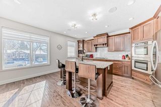 Photo 3: 424 29 Avenue NE in Calgary: Winston Heights/Mountview Semi Detached (Half Duplex) for sale : MLS®# A2112829