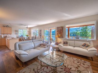 Photo 2: 6148 POISE ISLAND Drive in Sechelt: Sechelt District House for sale in "POISE ISLAND" (Sunshine Coast)  : MLS®# R2426642