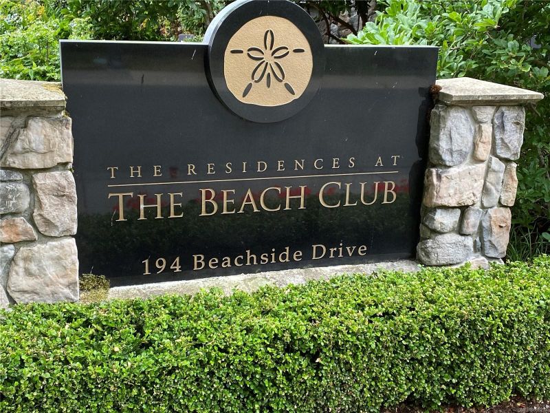 FEATURED LISTING: 302 - 194 Beachside Dr Parksville