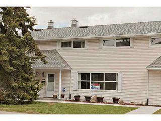 Photo 1: 684 MERRILL Drive NE in CALGARY: Winston Heights_Mountview Townhouse for sale (Calgary)  : MLS®# C3616146