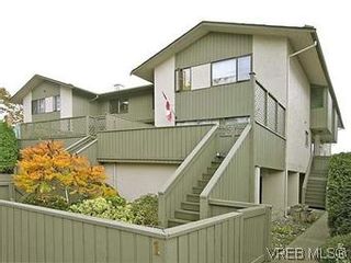 Photo 1: 6 1070 Chamberlain St in VICTORIA: Vi Fairfield East Row/Townhouse for sale (Victoria)  : MLS®# 585831
