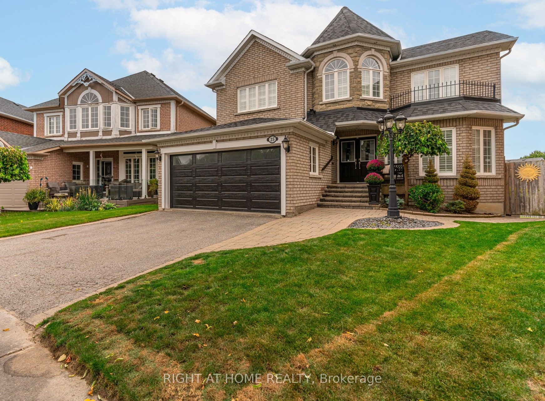 Main Photo: 25 Mortimer Crescent in Ajax: Central West House (2-Storey) for sale : MLS®# E7204666