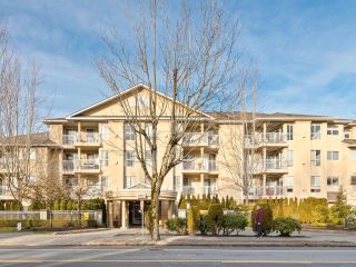 Photo 1: 307 13727 74 Avenue in Surrey: East Newton Condo for sale in "King's Court" : MLS®# R2746203