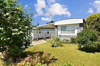 Photo 1: 20 2035 MARTENS Street in Abbotsford: Poplar Manufactured Home for sale in "Maplewood Estates" : MLS®# R2705982