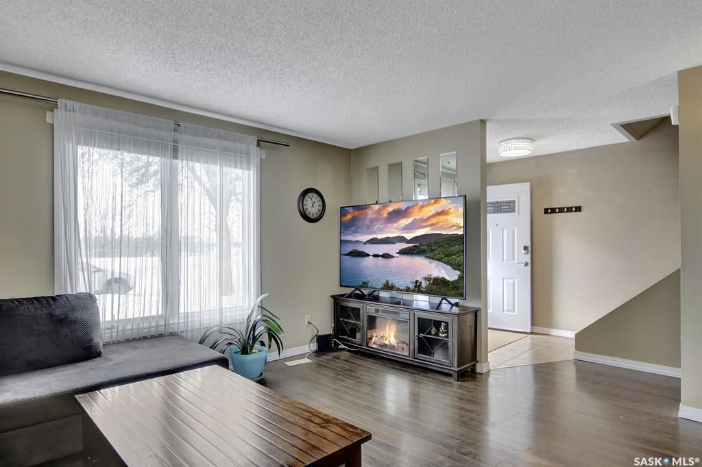 Main Photo: 78 Oakview Drive in Regina: Uplands Residential for sale : MLS®# SK883173