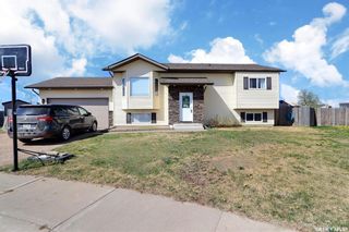 Photo 1: 23 Raider Bay in Prince Albert: SouthWood Residential for sale : MLS®# SK925062