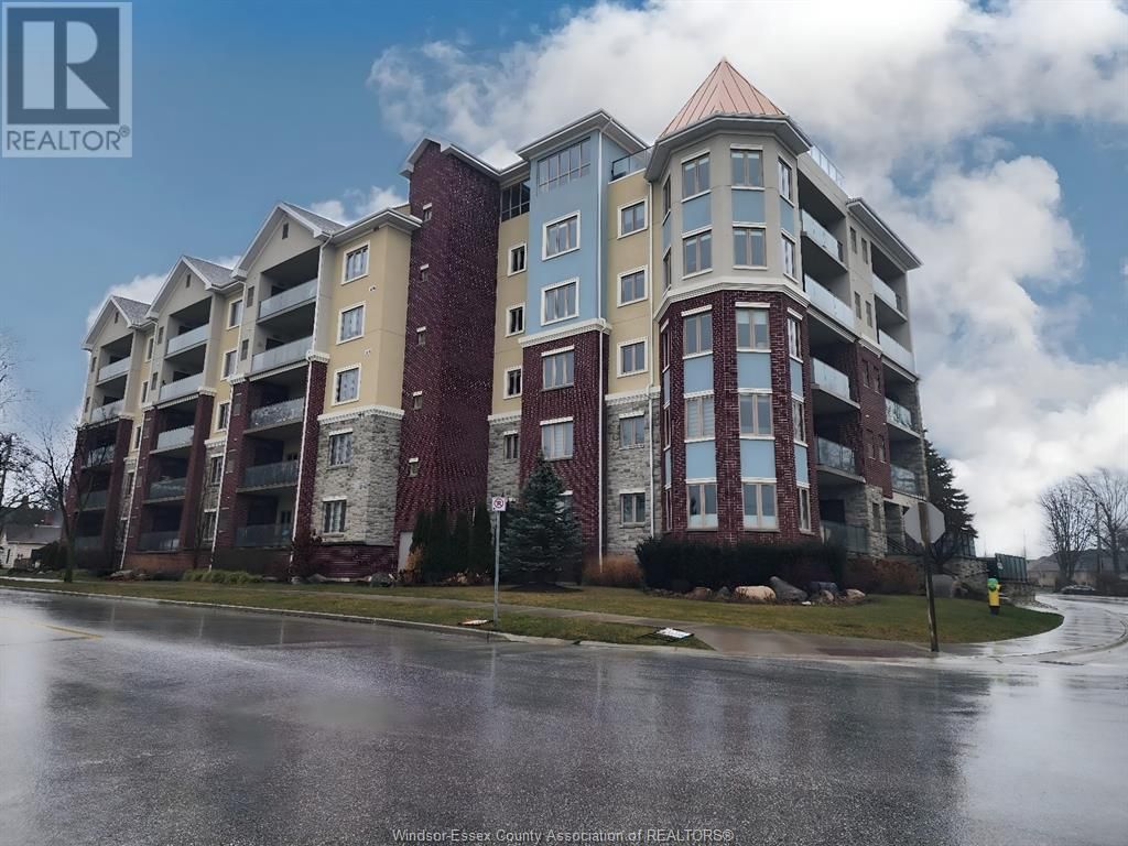 Main Photo: 6 PARK STREET Unit# 205 in Kingsville: Condo for rent : MLS®# 24000525