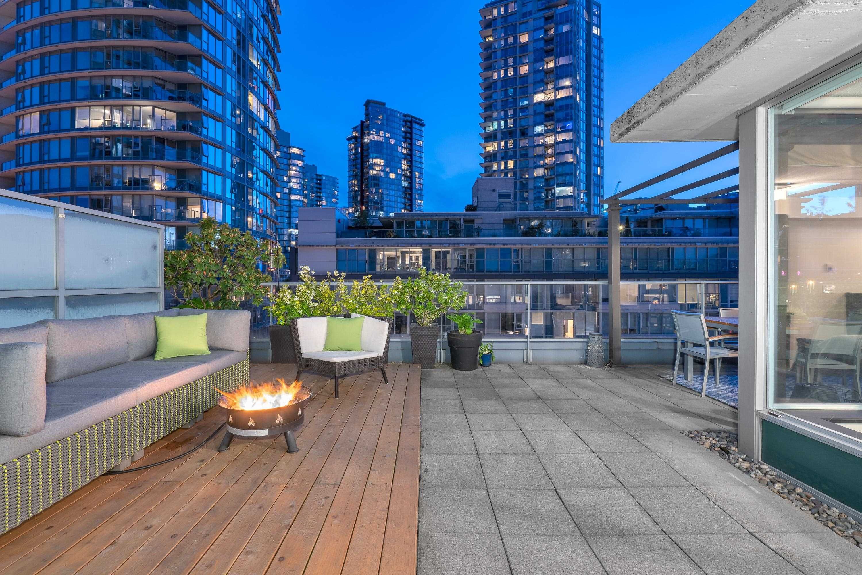 Main Photo: 706 618 ABBOTT STREET in Vancouver: Downtown VW Condo for sale (Vancouver West)  : MLS®# R2836073