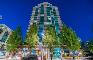 Photo 1: 305 138 E ESPLANADE Avenue in North Vancouver: Lower Lonsdale Condo for sale in "PREMIERE AT THE PIER" : MLS®# R2832396